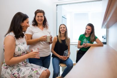 na-kave-s-mladymi-kolegy