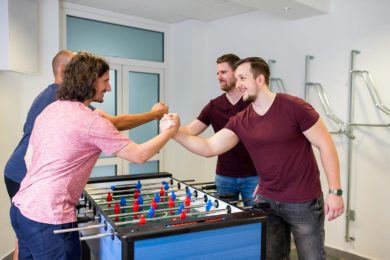 zabava-pri-fotbale-s-kolegy